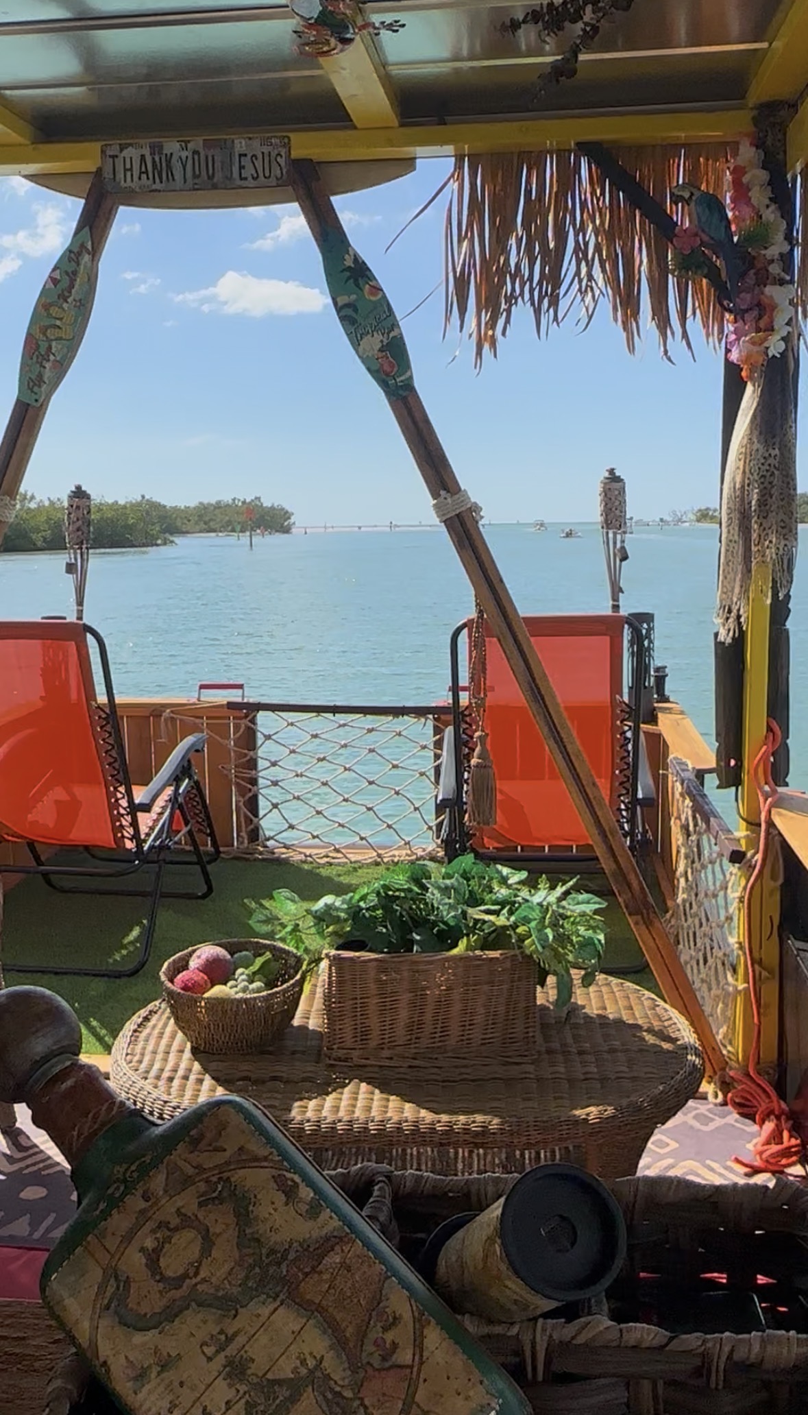 Scenic private tiki cruise in Naples
